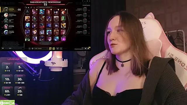 MoonlishSiren from StripChat