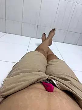 Mores1_Squirt from StripChat is Freechat