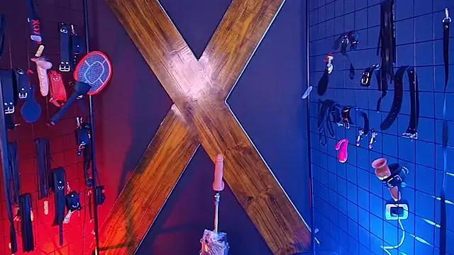 Explore our live girls sluts from our Custom and Multi clubs and checkout exclusive access to highly interactive content, such as shape, hair, titties, pussy type and many more.