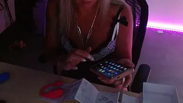 Mrs-Aurora from StripChat is Freechat