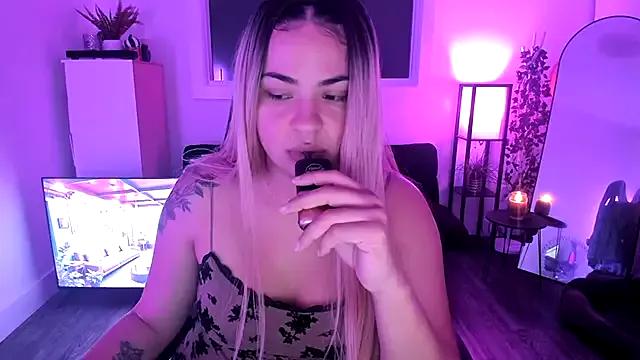 MSaunders from StripChat is Freechat