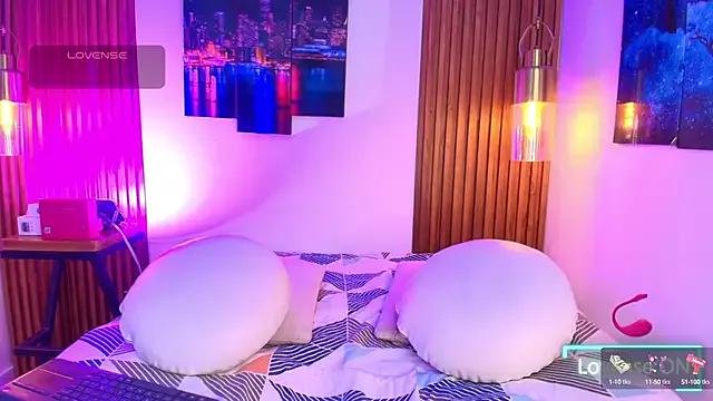 MylaDreams from StripChat is Freechat