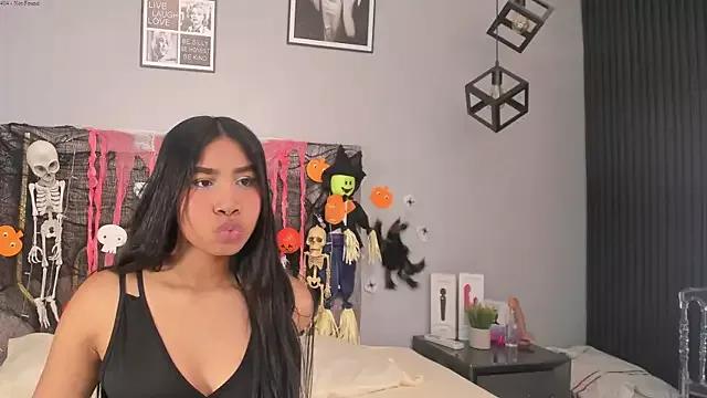 Explore our live girls sluts from our Custom and Multi clubs and checkout exclusive access to highly interactive content, such as shape, hair, titties, pussy type and many more.