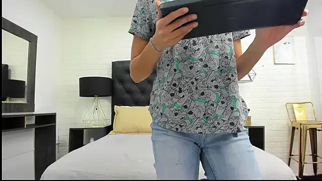 naia_rose from StripChat