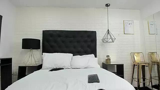 naia_rose from StripChat