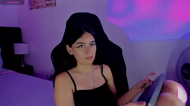 namiiwhite from StripChat is Freechat