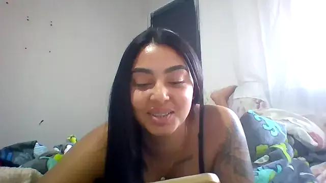 Nandinha777 from StripChat