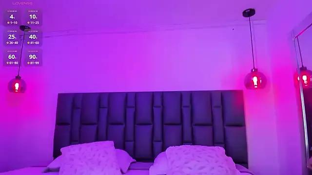 Naomi-Jenner from StripChat is Freechat
