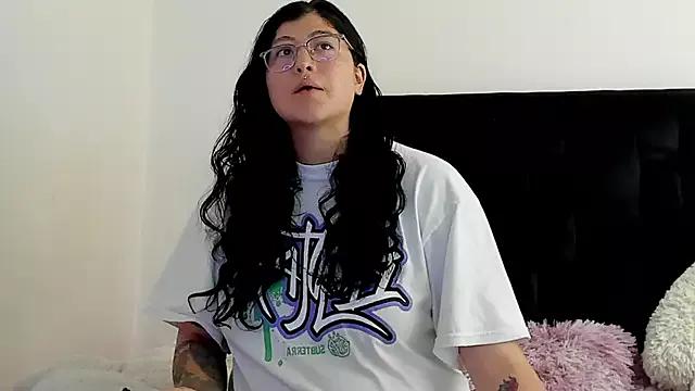 Explore our live girls sluts from our Custom and Multi clubs and checkout exclusive access to highly interactive content, such as shape, hair, titties, pussy type and many more.