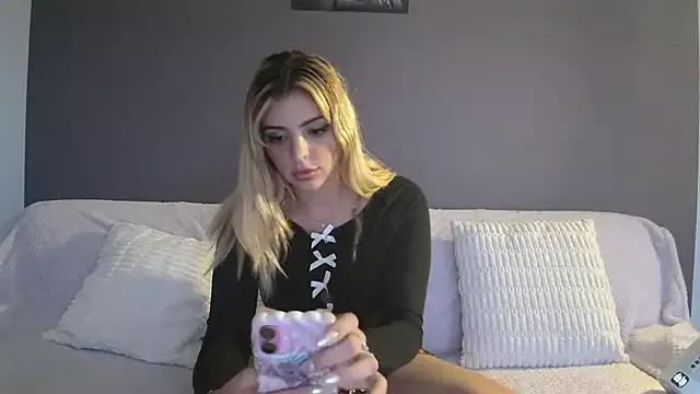 Explore our live girls sluts from our Custom and Multi clubs and checkout exclusive access to highly interactive content, such as shape, hair, titties, pussy type and many more.