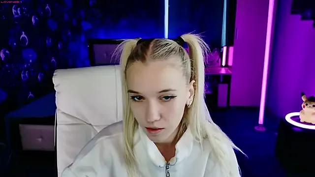 NaomiHita from StripChat is Freechat
