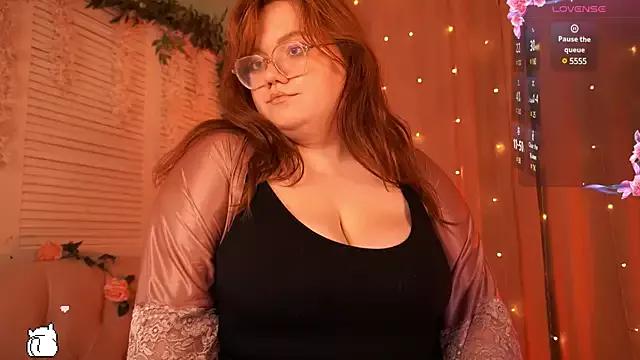 NaomiMayer from StripChat is Freechat