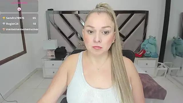 Explore our live girls sluts from our Custom and Multi clubs and checkout exclusive access to highly interactive content, such as shape, hair, titties, pussy type and many more.