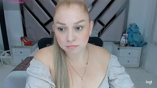 Explore our live girls sluts from our Custom and Multi clubs and checkout exclusive access to highly interactive content, such as shape, hair, titties, pussy type and many more.