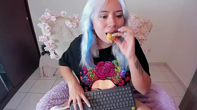 Explore our live girls sluts from our Custom and Multi clubs and checkout exclusive access to highly interactive content, such as shape, hair, titties, pussy type and many more.