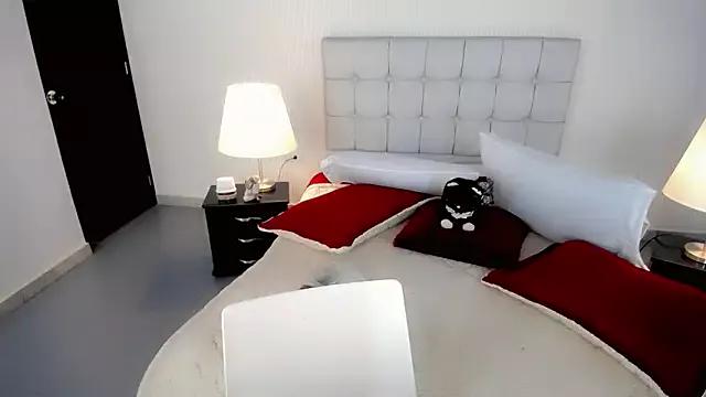 Explore our live girls sluts from our Custom and Multi clubs and checkout exclusive access to highly interactive content, such as shape, hair, titties, pussy type and many more.