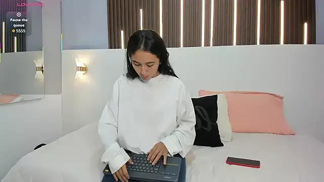 Explore our live girls sluts from our Custom and Multi clubs and checkout exclusive access to highly interactive content, such as shape, hair, titties, pussy type and many more.