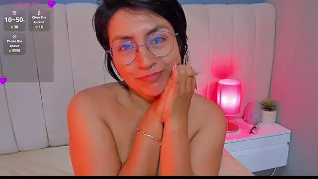 Photos of naty_bush from StripChat is Freechat