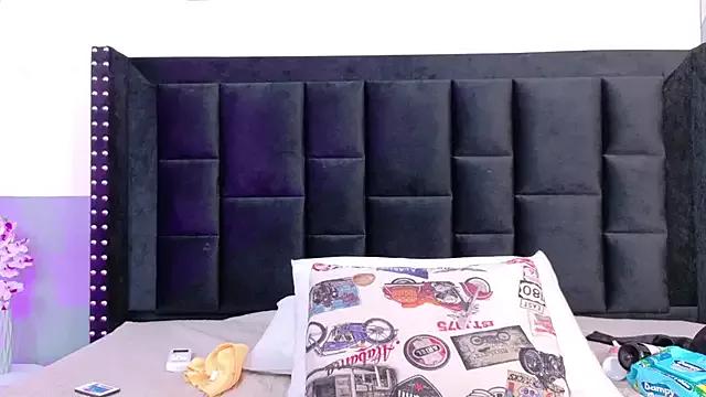 Explore our live girls sluts from our Custom and Multi clubs and checkout exclusive access to highly interactive content, such as shape, hair, titties, pussy type and many more.