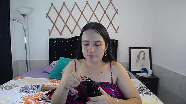 Explore our live girls sluts from our Custom and Multi clubs and checkout exclusive access to highly interactive content, such as shape, hair, titties, pussy type and many more.