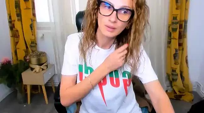 NaughtyWifey1 from StripChat is Freechat