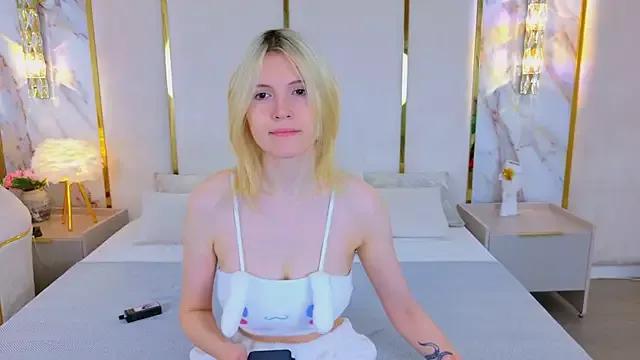 NellieLoyns from StripChat is Freechat