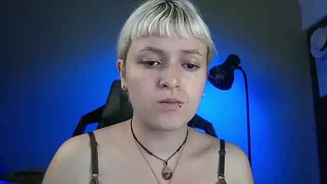 Explore our live girls sluts from our Custom and Multi clubs and checkout exclusive access to highly interactive content, such as shape, hair, titties, pussy type and many more.