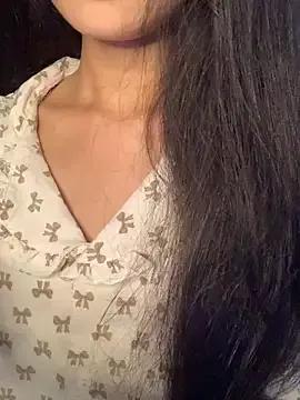Nhinhi18 from StripChat