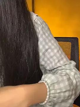 Nhinhi18 from StripChat