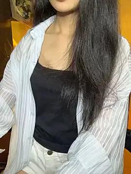 Nhinhi18 from StripChat