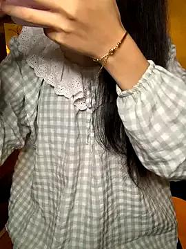 Nhinhi18 from StripChat