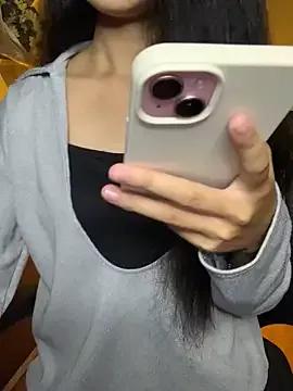 Nhinhi18 webcams show profile image 