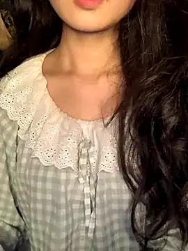 Nhinhi18 from StripChat