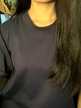 Nhinhi18 from StripChat