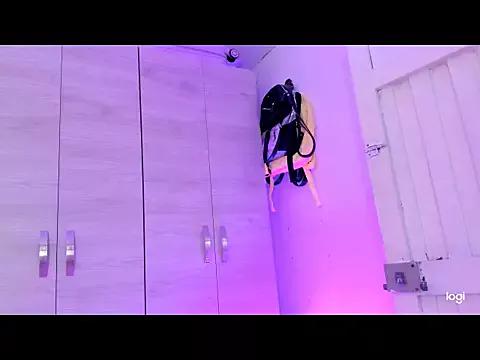 Niaa222 from StripChat