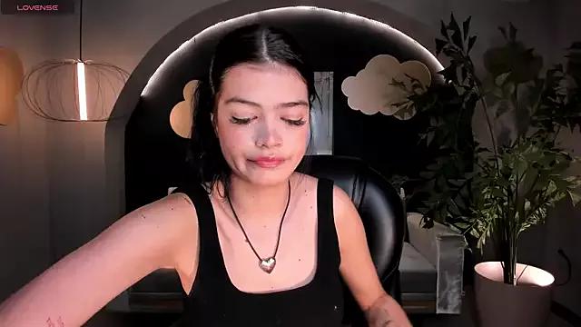 Explore our live girls sluts from our Custom and Multi clubs and checkout exclusive access to highly interactive content, such as shape, hair, titties, pussy type and many more.