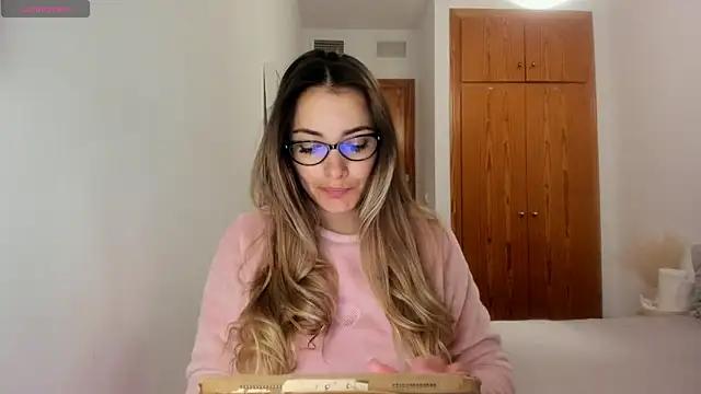 Explore our live girls sluts from our Custom and Multi clubs and checkout exclusive access to highly interactive content, such as shape, hair, titties, pussy type and many more.