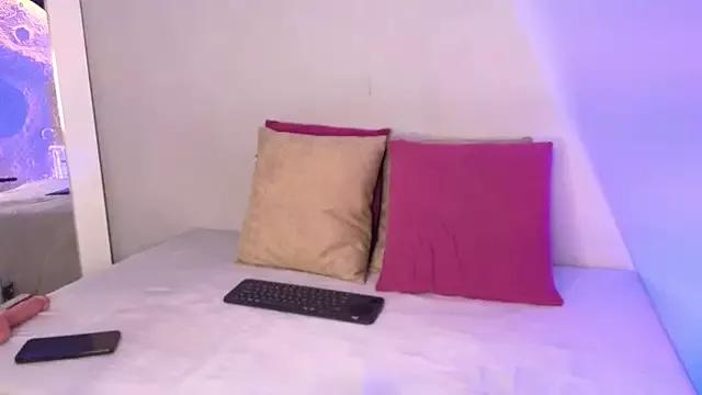 Explore our live girls sluts from our Custom and Multi clubs and checkout exclusive access to highly interactive content, such as shape, hair, titties, pussy type and many more.