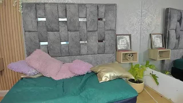Nicky_Brown_ from StripChat is Freechat