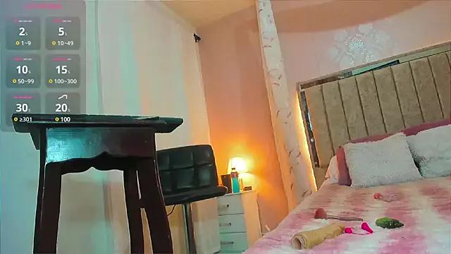 nicole_simth from StripChat is Freechat