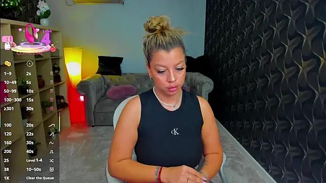 Explore our live girls sluts from our Custom and Multi clubs and checkout exclusive access to highly interactive content, such as shape, hair, titties, pussy type and many more.