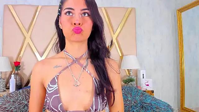 Explore our live girls sluts from our Custom and Multi clubs and checkout exclusive access to highly interactive content, such as shape, hair, titties, pussy type and many more.