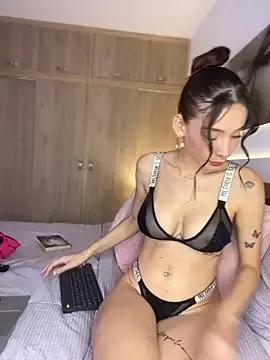 nicolleferragamo from StripChat is Freechat