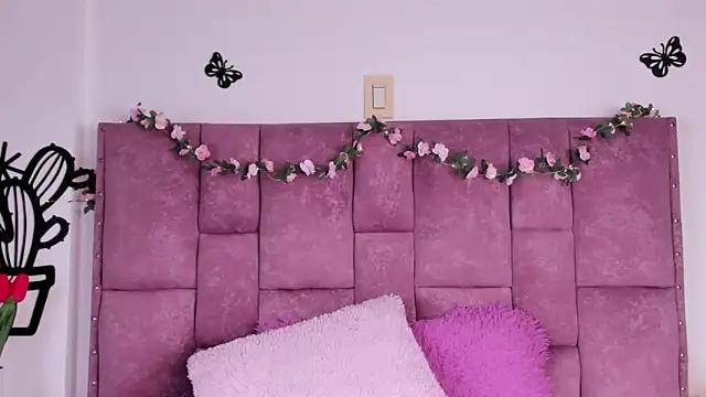 Explore our live girls sluts from our Custom and Multi clubs and checkout exclusive access to highly interactive content, such as shape, hair, titties, pussy type and many more.