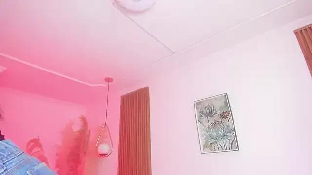 NicolWhite from StripChat is Freechat