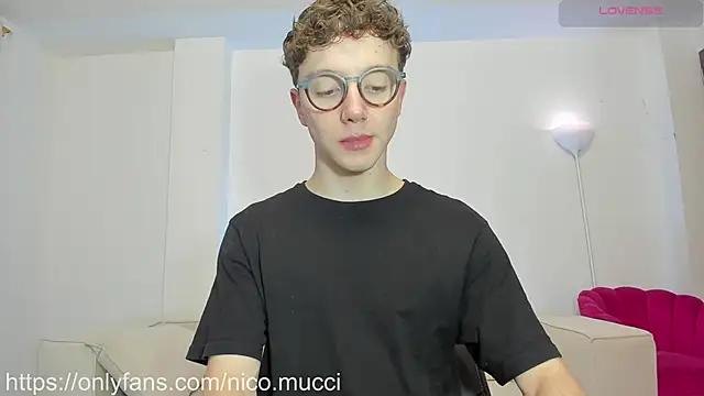 niico_18 from StripChat