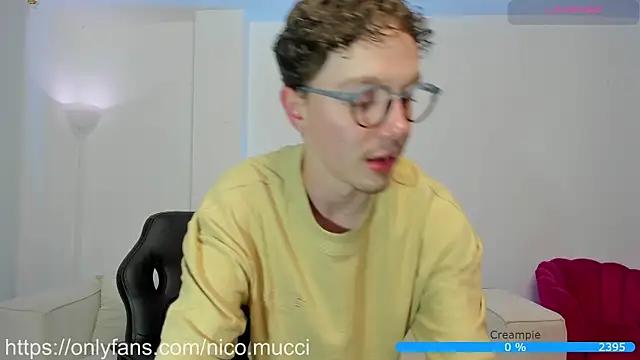niico_18 from StripChat