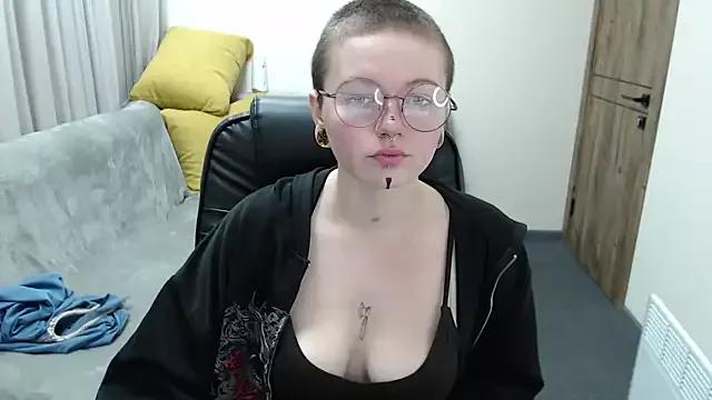 Explore our live girls sluts from our Custom and Multi clubs and checkout exclusive access to highly interactive content, such as shape, hair, titties, pussy type and many more.