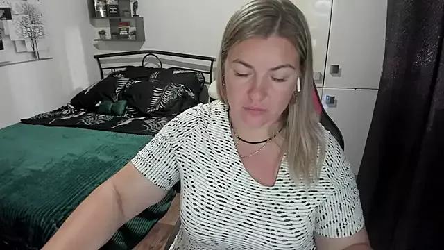 Explore our live girls sluts from our Custom and Multi clubs and checkout exclusive access to highly interactive content, such as shape, hair, titties, pussy type and many more.