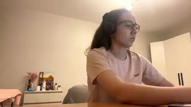 NIKKI_HAIR from StripChat is Freechat
